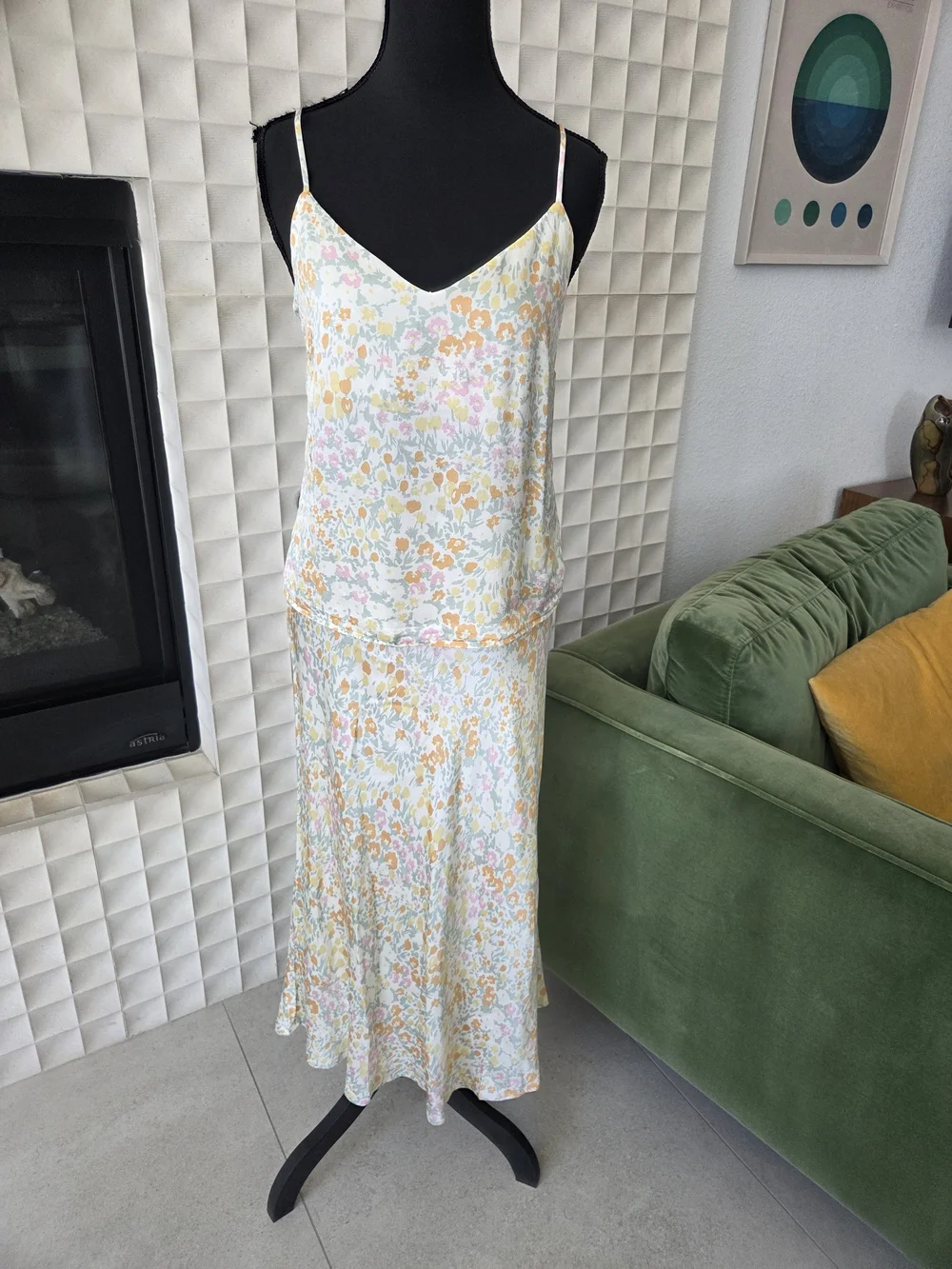 Rails Paolo Summer Meadow Floral Print V-Neck Satin Camisole Top, Size Small - Picture 8 of 8